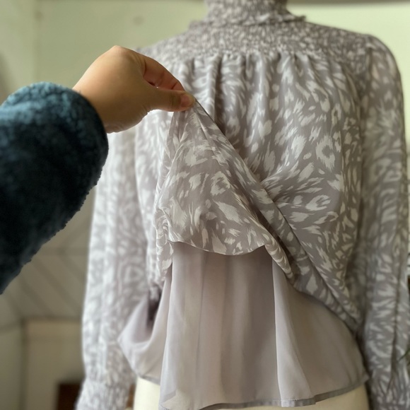 Ann Taylor Petite Turtleneck Flowy Blouse with fringe top and wrist Leopard prin - Picture 7 of 11